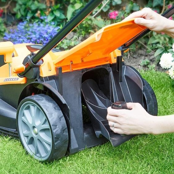 Accugrasmaaier - Tondeuse à gazon sans fil avec bac de 40 litres, largeur de coupe de 37 cm et 2 batteries - Noir/Orange