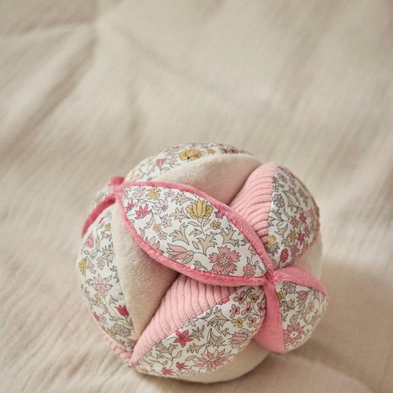 Balle Déveil En Velours Et Tissu Liberty Lib Godington Park