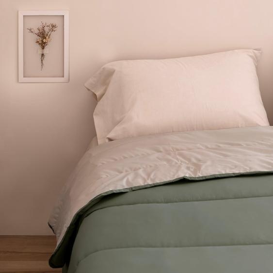 Basic Couette Vert Olive 270x260 cm (lit 160/180) 100 % microfibre (extérieur) 100 % polyester (garnissage) Fabriqué en Europe
