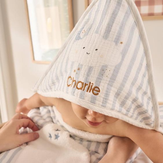 Cape de bain personnalisable + gant de toilette DANS LES NUAGES rayé bleu