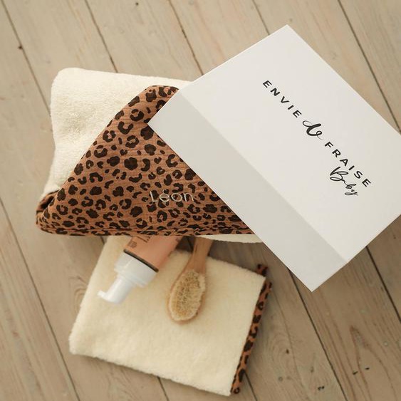 Coffret cadeau cape de bain et gant de toilette personnalisable ENVIE DE FRAISE écru