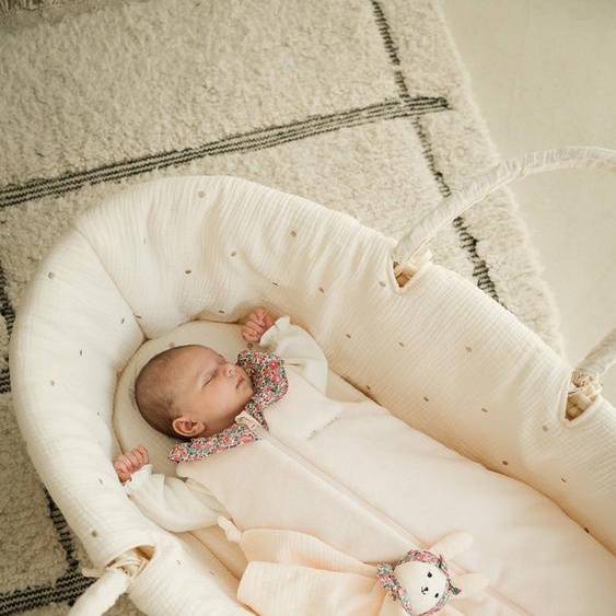 Couffin bébé en fibres naturelles tressées blanc