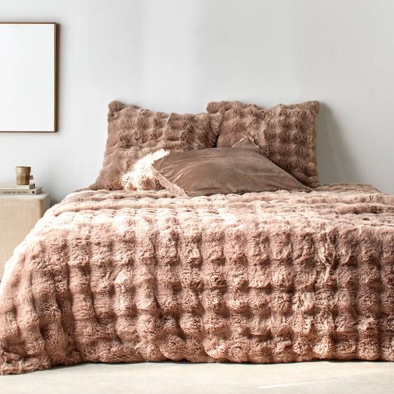 Couvre-lit et taie doreiller, aspect fourrure.  -