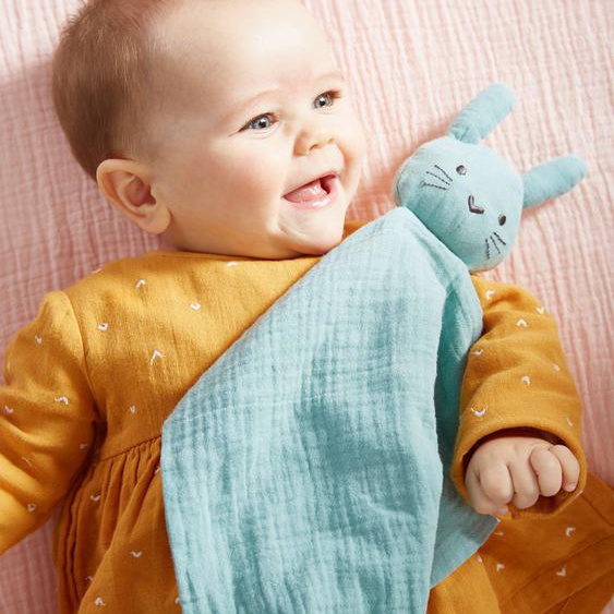 Doudou personnalisable en gaze de coton + hochet rond vert