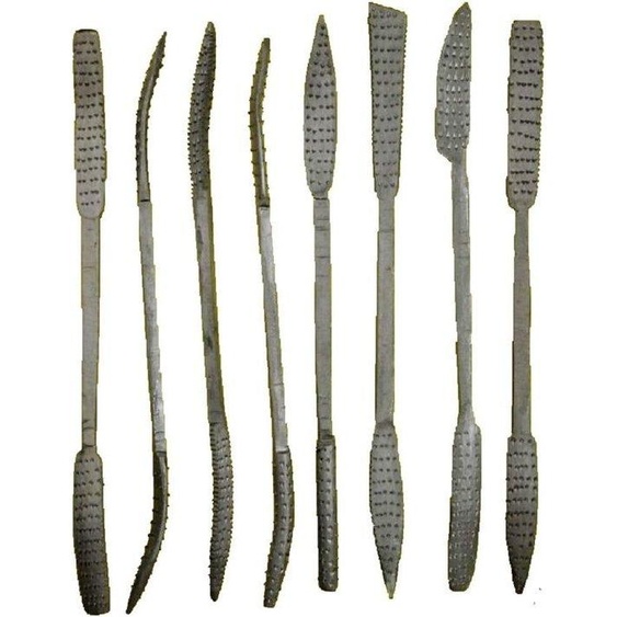 Ensemble de 8 pièces en bois et en pierre de savon : râpes et éléments de râpe