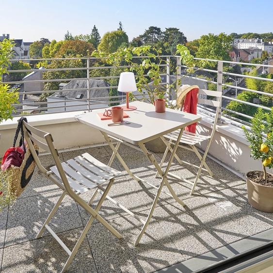 Ensemble table de jardin pliante carrée + 2 chaises GREENSBORO Argile places - Acier traité époxy, Traitement antirouille renforcé Hespéride