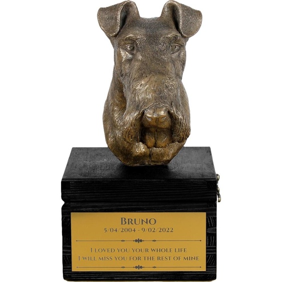 Fox-terrier à poil dur, fox-terrier - une urne avec gravure et sculpture de chien, dernier adieu, produit artisanal de la marque Art-Dog