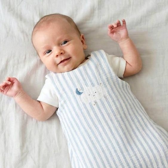 Gigoteuse été en gaze de coton DANS LES NUAGES rayé bleu