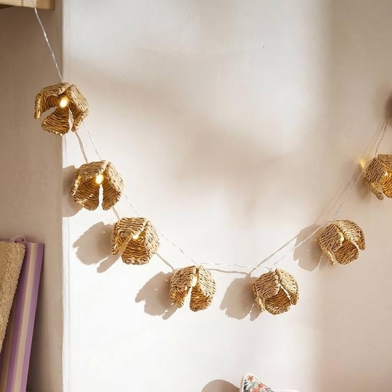 Guirlande lumineuse rotin tressées fleurs beige