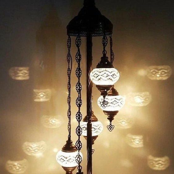 Lampadaire turc mosaïque 5 bulbes - Lampe marocaine artisanale en verre et métal, hauteur 120 cm
