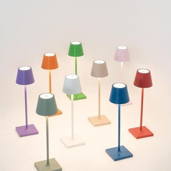 Lampe de table LED Poldina Pro Micro Lilac, rechargeable et dimmable avec une autonomie allant jusquà 12 heures