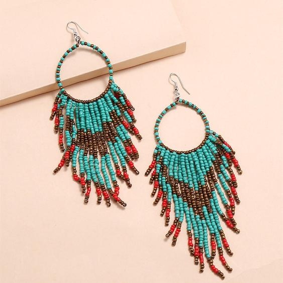 Longues boucles doreilles Boho en style rétro oriental, métal et perles, 9.5 cm x 2.5 cm