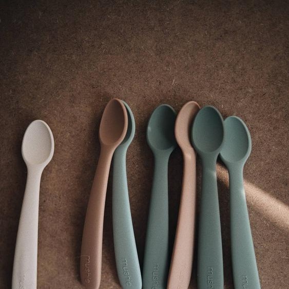 Lot de 2 cuillères 1er âge en silicone beige + rose blush