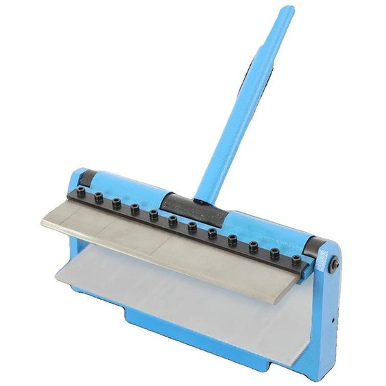 Machine de pliage de tôles, construction en acier robuste, largeur maximale de la tôle : 300 mm, épaisseur maximale de la tôle : 1,5 mm, angle de pliage : 0°–90°, e CE