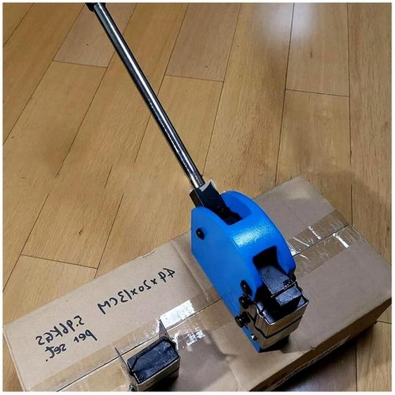 Machine denroulement électrique pour formes de véhicules, portable, pour les procédés de compression et détirage de profilés en acier lourds