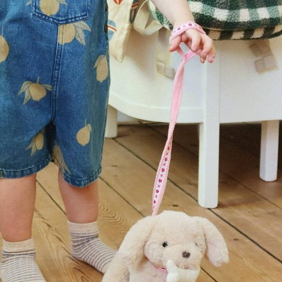 Peluche chien et son sac KONGES SLOJD blanc