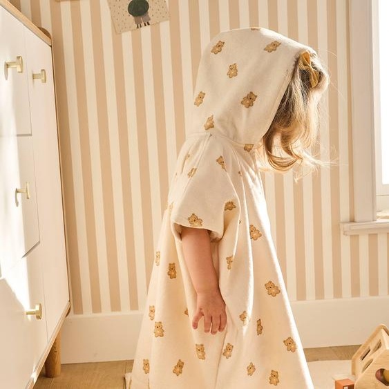 Poncho de bain bébé personnalisable PETIT OURS, avec coton recyclé blanc imprimé