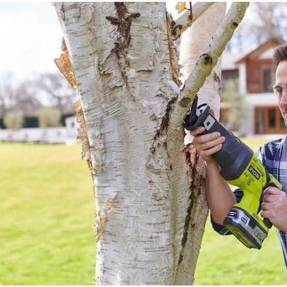 Scie Sabre RYOBI 18V ONE+, 0-2900 cp/min, Course 28mm, Bois 200mm, Système Anti-Vibration, Livrée avec 1 lame, R18RS-0