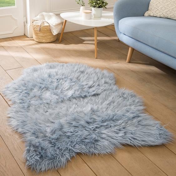 Tapis poils forme peau de bête -