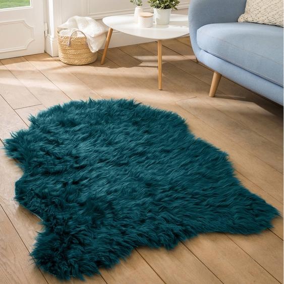 Tapis poils forme peau de bête -