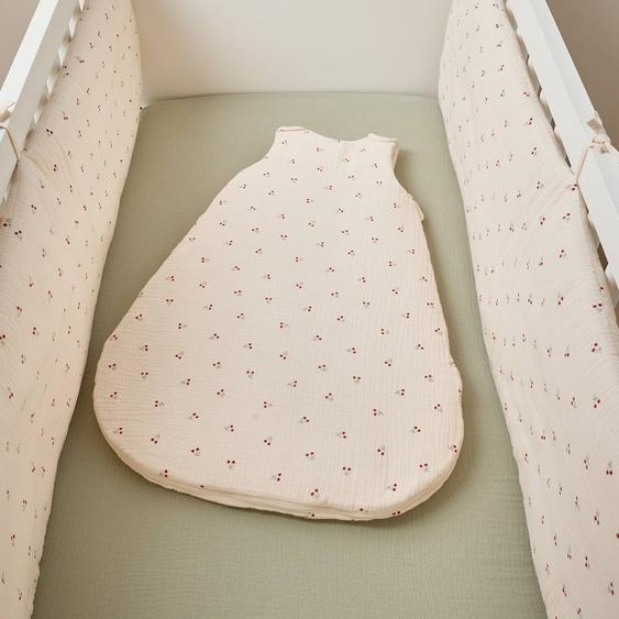 Tour de lit / pare-chocs CHERRY blanc imprimé